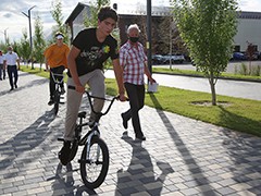 Вадим Кстенин и Евгения Уваркина посетили воронежский спортивный кластер на дамбе