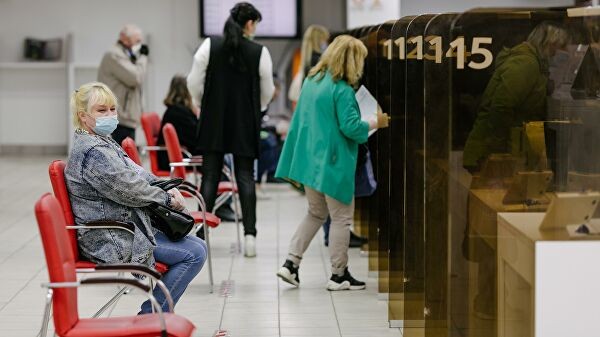 Мишустин разрешил регистрировать транспортные средства в МФЦ