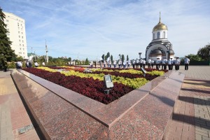 Через Воронеж прошёл автопробег на патриотичных &laquo;Тойотах&raquo;