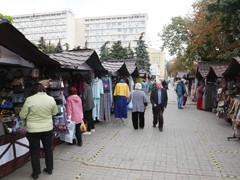 В Воронеже проходит традиционная ярмарка одежды, обуви и текстиля