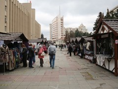 В Воронеже проходит традиционная ярмарка одежды, обуви и текстиля