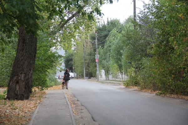 В Левобережном районе остановилось благоустройство сквера по федеральной программе: смотрим, что сейчас там происходит