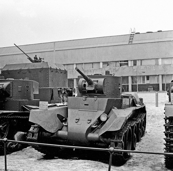 Укротитель "Тигров": чьи танки всю войну наводили на немцев ужас