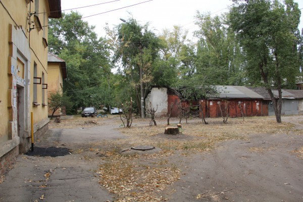 В Левобережном районе остановилось благоустройство сквера по федеральной программе: смотрим, что сейчас там происходит