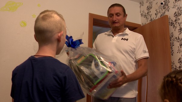 Депутат Госдумы помог многодетным воронежцам собрать ребят в школу