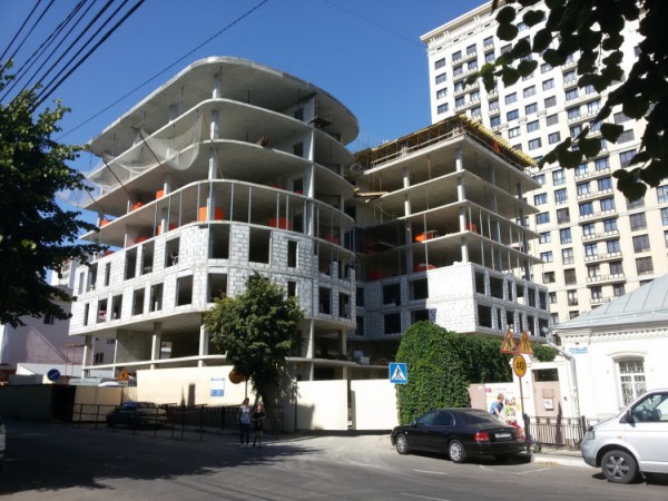 Строительство офиса-громилы Дмитрия Большакова вызвало у воронежцев вопросы