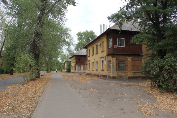 В Левобережном районе остановилось благоустройство сквера по федеральной программе: смотрим, что сейчас там происходит