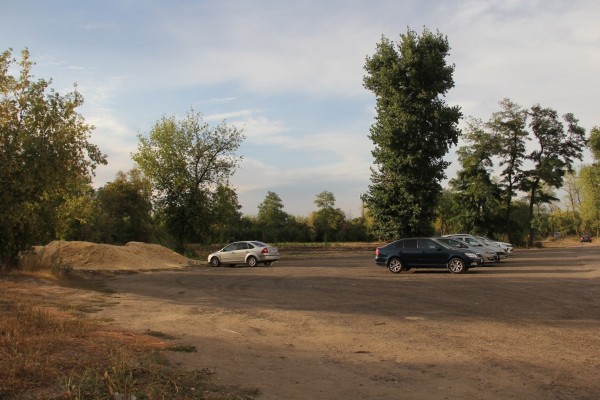 В Левобережном районе остановилось благоустройство сквера по федеральной программе: смотрим, что сейчас там происходит