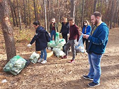 В лесопарке &laquo;Оптимистов&raquo; прошел субботник