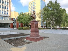 В Коминтерновском районе благоустроили сквер имени Николая Ватутина