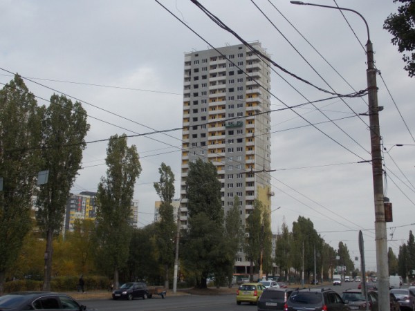 На Левом берегу строят 27-этажную высотку. Узнаем, как она выросла из трёх этажей и сколько будет квартир