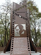 В Левобережном районе установили памятный знак Василию Шукшину