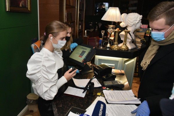 &laquo;Где почитать про запреты?&raquo; Как в воронежских барах соблюдают &laquo;антиковидные&raquo; ограничения  