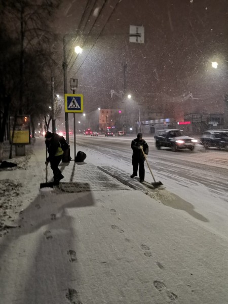 В ночь работало 167 единиц спецтехники