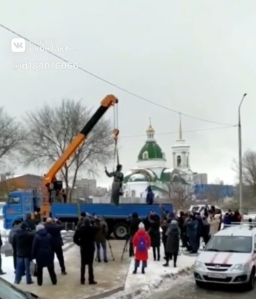 Нововоронежскую Алёнку после внезапной популярности у россиян спрятали от чужих глаз