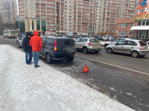 В Воронеже таксист устроил массовую аварию с пожаром и сбежал