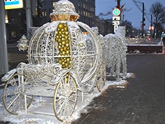 В районах города приступили к праздничному оформлению территории