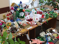 В районах города проходят мероприятия, посвящённые празднованию Нового года и Рождества