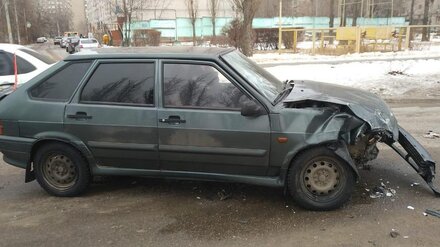 Женщина с ребёнком попали в больницу после ДТП с двумя легковушками в Воронеже