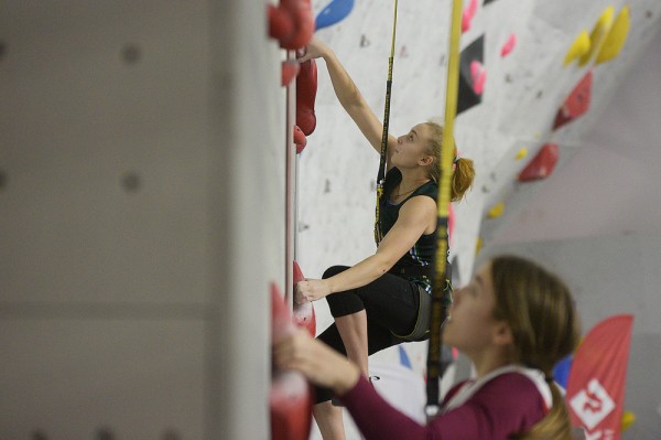 Лезут на стенку. Как в Воронеже проходит первый в 2021 году российский турнир скалолазов