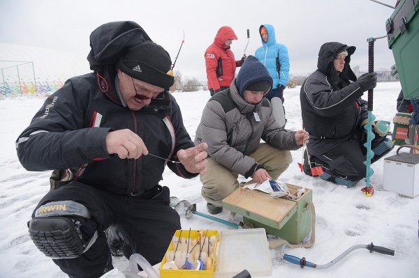 Перед рыбой &ndash; на колени. В Воронеже прошли соревнования Кубка области по ловле на мормышку