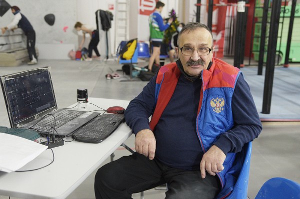 Лезут на стенку. Как в Воронеже проходит первый в 2021 году российский турнир скалолазов