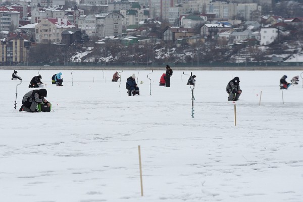 Перед рыбой &ndash; на колени. В Воронеже прошли соревнования Кубка области по ловле на мормышку