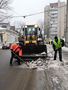 В Ленинском районе продолжается уборка территории