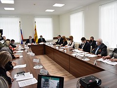 В районах города проходят рабочие встречи с депутатами и представителями общественности