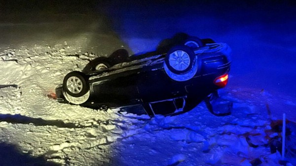 Перевернувшийся в Воронежской области Nissan вызволили из снежного плена