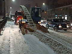 Комбинаты благоустройства продолжают уборку города