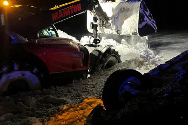 Перевернувшийся в Воронежской области Nissan вызволили из снежного плена
