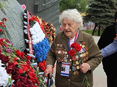 Вадим Кстенин поздравил защитницу Воронежа, знаменитую &laquo;железную бабушку&raquo; с днем рождения