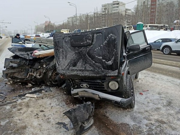 В жуткой аварии на окружной Воронежа пострадали 3 взрослых и 10-летний ребенок