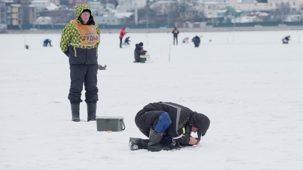 Перед рыбой &ndash; на колени. В Воронеже прошли соревнования Кубка области по ловле на мормышку