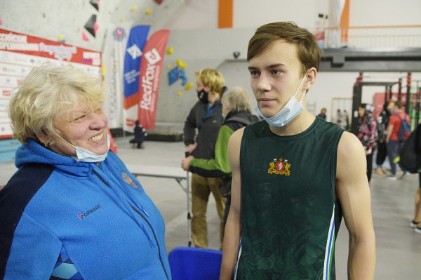 Лезут на стенку. Как в Воронеже проходит первый в 2021 году российский турнир скалолазов