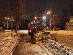 В районах города продолжаются работы по уборке и вывозу снега