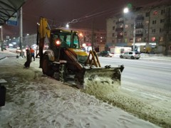 В районах города продолжаются работы по уборке и вывозу снега