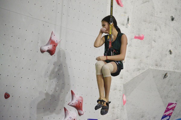 Лезут на стенку. Как в Воронеже проходит первый в 2021 году российский турнир скалолазов