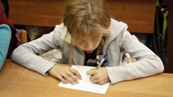 Школьникам запретят пользоваться мобильниками