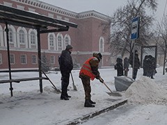 Комбинаты благоустройства продолжают уборку города