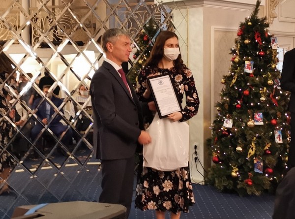 Депутат Госдумы Евгений Ревенко развез продукты пожилым воронежцам