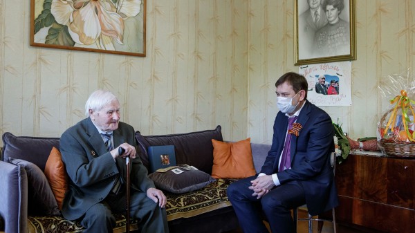 Глава Воронежской облдумы поздравил 95-летнего ветерана с Днем Победы
