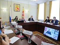 В Воронеже прошел круглый стол с участием телеведущей и зоозащитницы Илоны Броневицкой