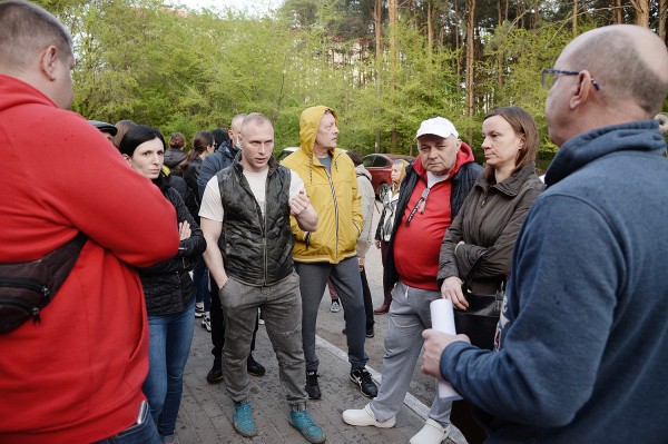 &laquo;Вырубили здоровые сосны&raquo;. Участок у Северного леса оказался в центре скандала