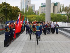 Вадим Кстенин возложил цветы к могиле Неизвестного Солдата на площади Победы