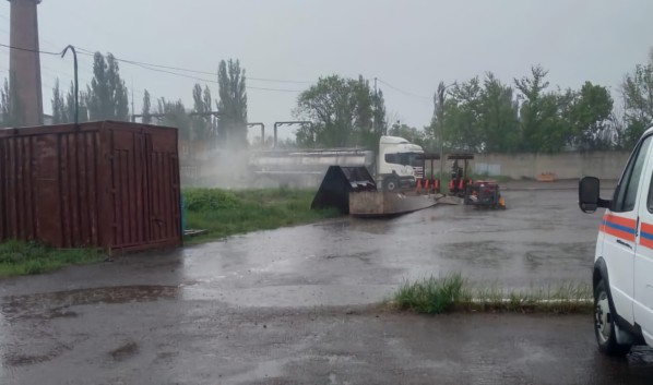 В Воронеже из автоцистерны утекла ядовитая азотная кислота