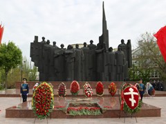 Вадим Кстенин возложил цветы к могиле Неизвестного Солдата на площади Победы