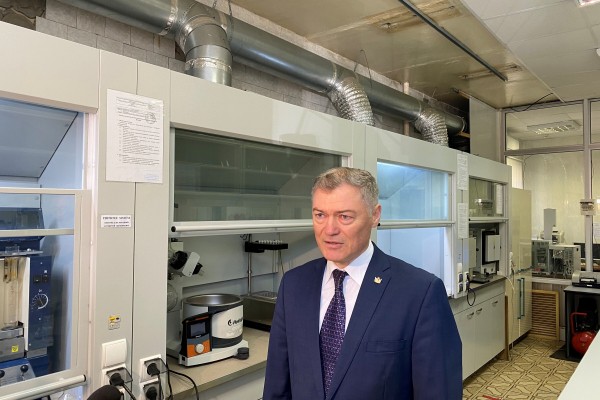 Мобильные лаборатории и уникальное оборудование. Как оценивают свойства воронежского зерна