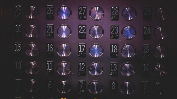 Воронежские СМИ сообщили о падении лифта в многоэтажке